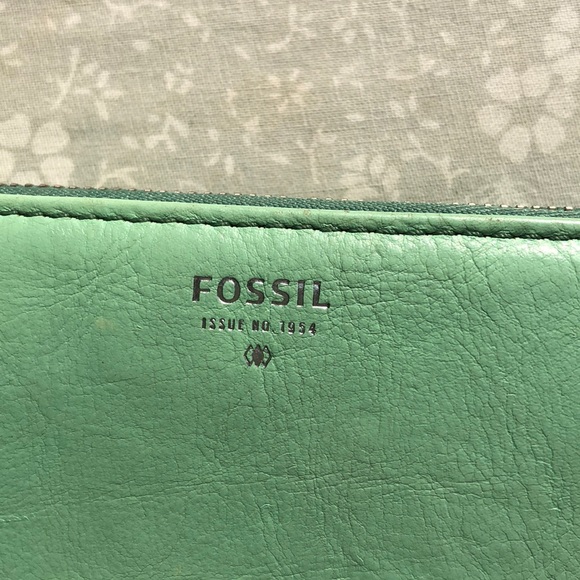 Fossil mint green wallet - Picture 2 of 5